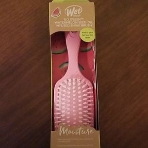 Wet brush